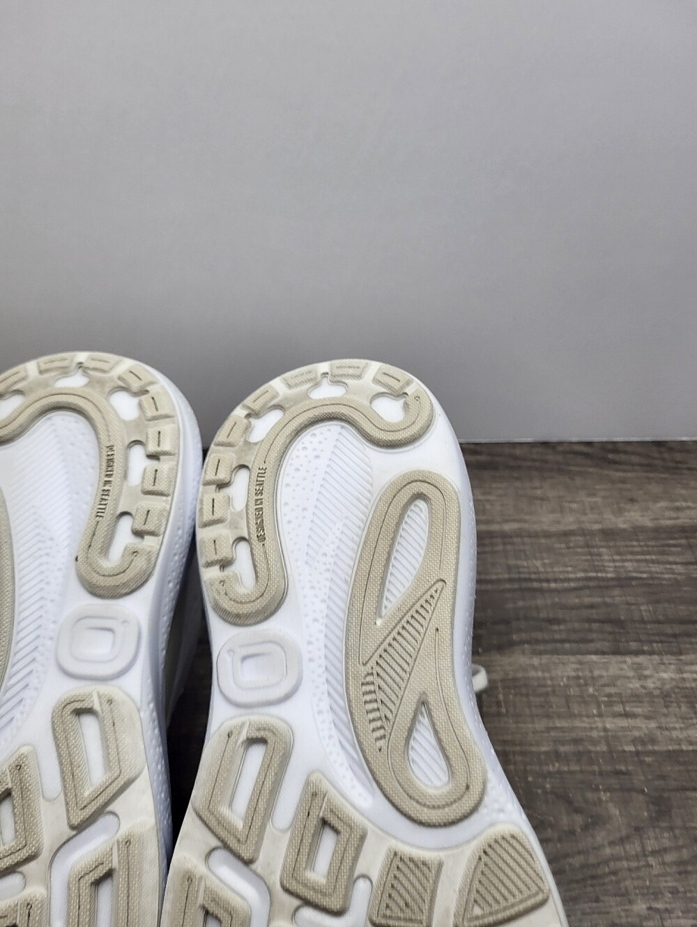Brooks Adrenaline GTS 24 White Alloy 1204261B148 Women’s Size 9 Running Shoe - Picture 9 of 10